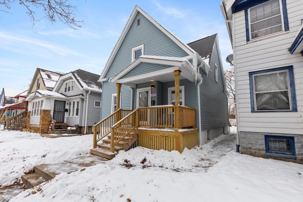 2908 Clarke STREET, Milwaukee, WI 53210