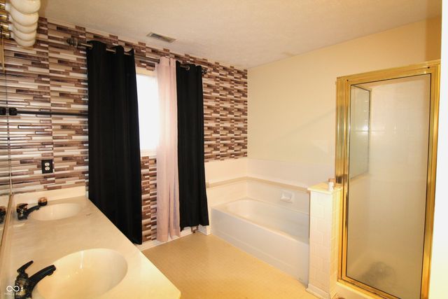 2916 Sunmeadow Way, Indianapolis, IN 46228