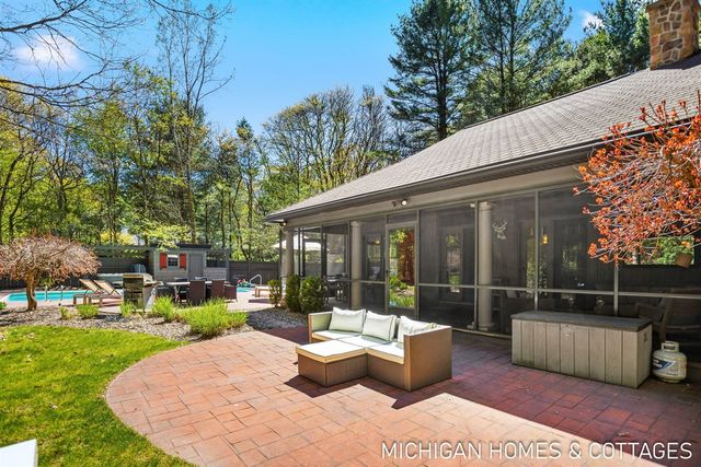 3255 Lake Trail Drive, Saugatuck, MI 49453