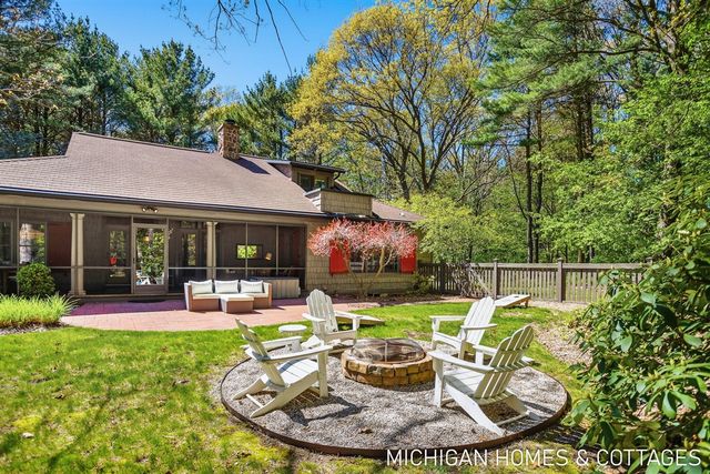 3255 Lake Trail Drive, Saugatuck, MI 49453