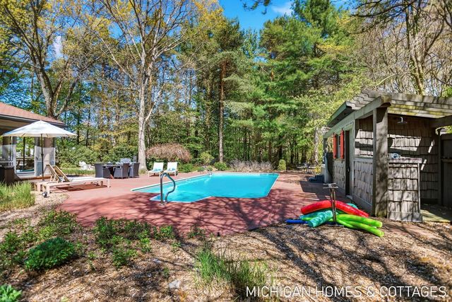 3255 Lake Trail Drive, Saugatuck, MI 49453