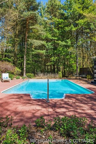 3255 Lake Trail Drive, Saugatuck, MI 49453