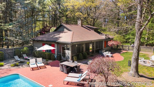 3255 Lake Trail Drive, Saugatuck, MI 49453