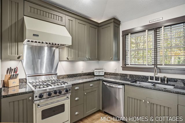 3255 Lake Trail Drive, Saugatuck, MI 49453