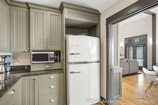 3255 Lake Trail Drive, Saugatuck, MI 49453
