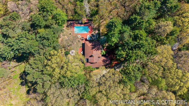 3255 Lake Trail Drive, Saugatuck, MI 49453