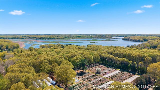 3255 Lake Trail Drive, Saugatuck, MI 49453