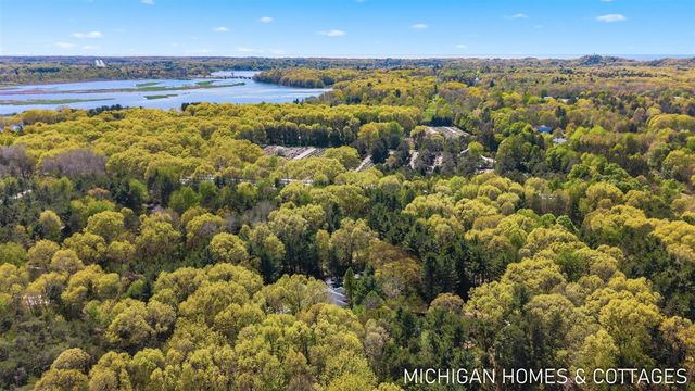 3255 Lake Trail Drive, Saugatuck, MI 49453