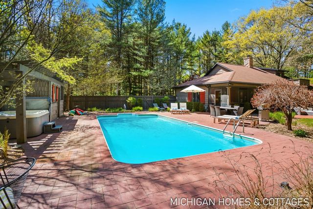 3255 Lake Trail Drive, Saugatuck, MI 49453