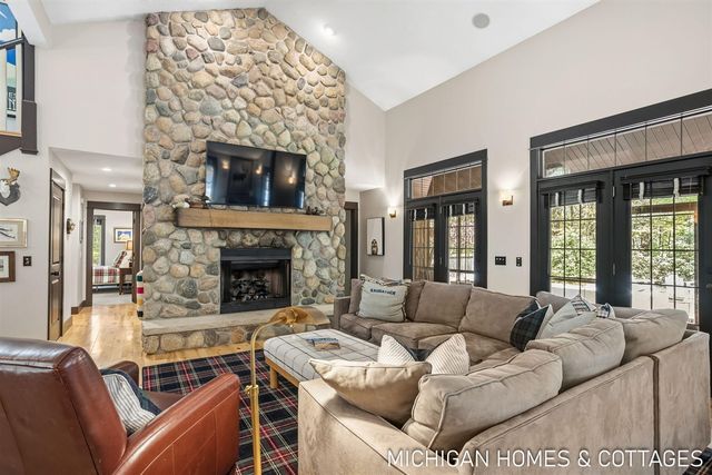 3255 Lake Trail Drive, Saugatuck, MI 49453