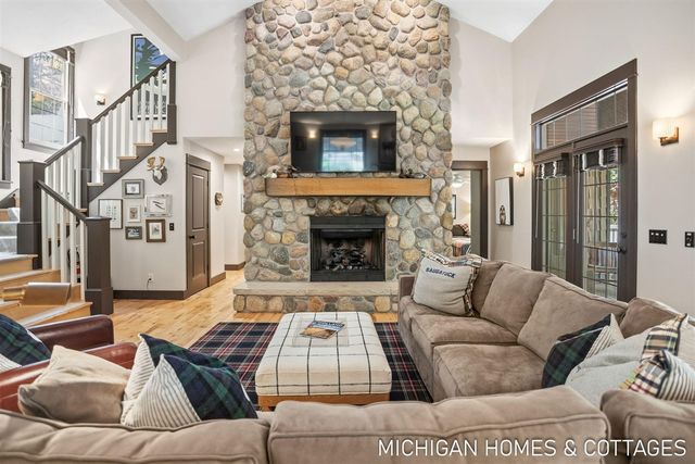 3255 Lake Trail Drive, Saugatuck, MI 49453