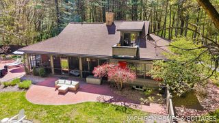 3255 Lake Trail Drive, Saugatuck, MI 49453