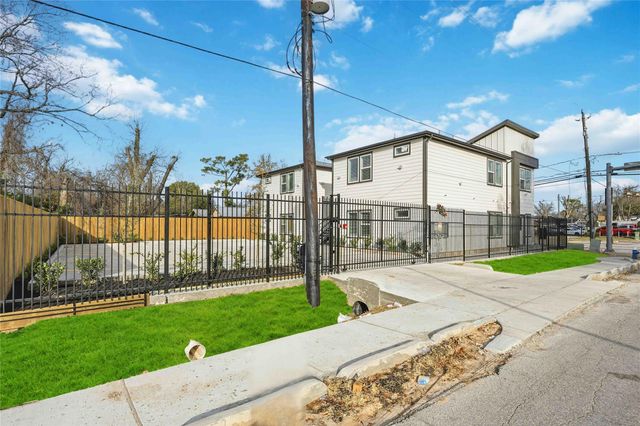7625 De Priest Street D, Houston, TX 77088