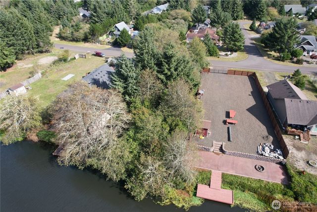 697 Island Circle SE, Ocean Shores, WA 98569