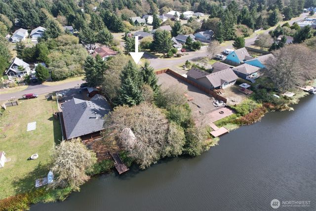 697 Island Circle SE, Ocean Shores, WA 98569