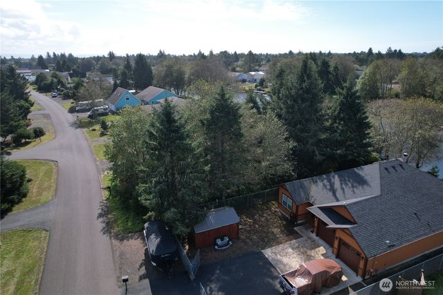 697 Island Circle SE, Ocean Shores, WA 98569