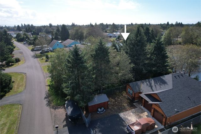 697 Island Circle SE, Ocean Shores, WA 98569