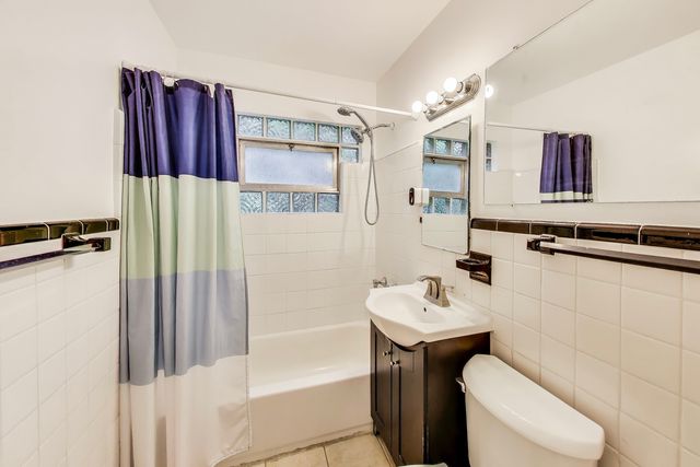 6555 N Damen Avenue 2, Chicago, IL 60645