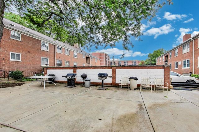 6555 N Damen Avenue 2, Chicago, IL 60645