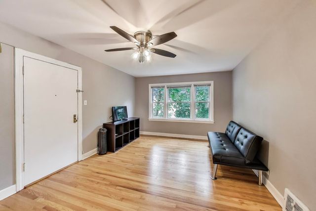 6555 N Damen Avenue 2, Chicago, IL 60645