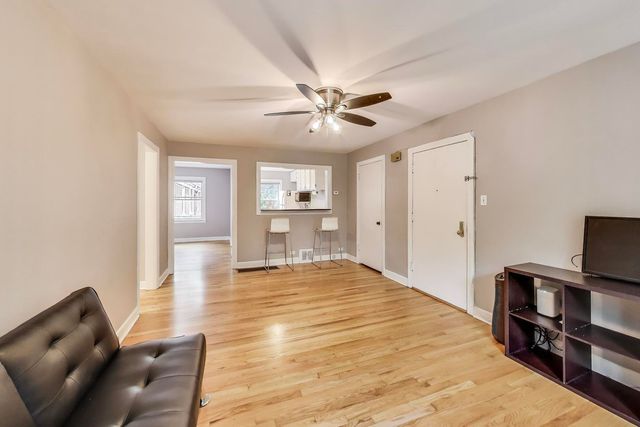 6555 N Damen Avenue 2, Chicago, IL 60645