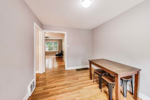 6555 N Damen Avenue 2, Chicago, IL 60645