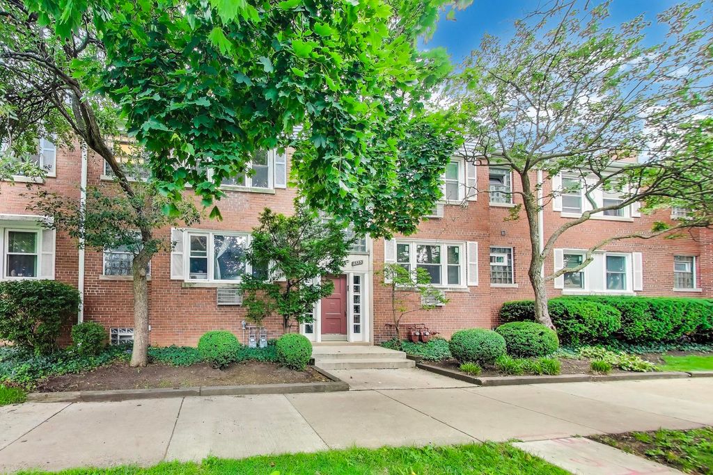 6555 N Damen Avenue 2, Chicago, IL 60645