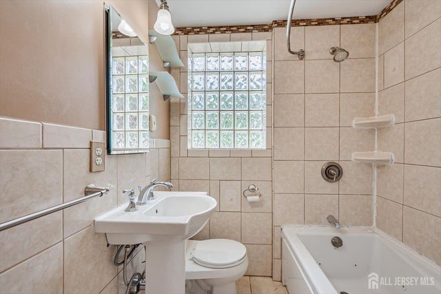285 Durham Avenue, Metuchen, NJ 08840