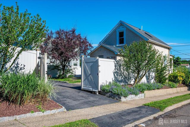 285 Durham Avenue, Metuchen, NJ 08840