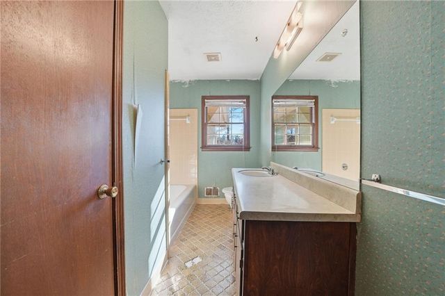 2272 Stoney Ford NE Drive, Marietta, GA 30066