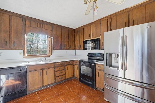 2272 Stoney Ford NE Drive, Marietta, GA 30066