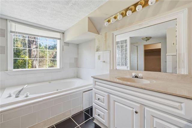 2272 Stoney Ford NE Drive, Marietta, GA 30066