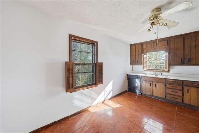 2272 Stoney Ford NE Drive, Marietta, GA 30066