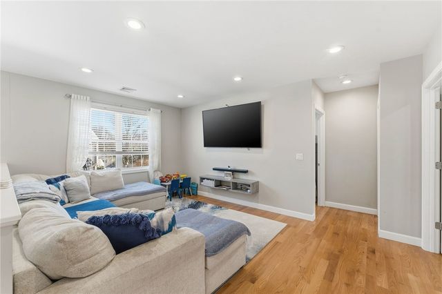 18 Anama Avenue, East Providence, RI 02916