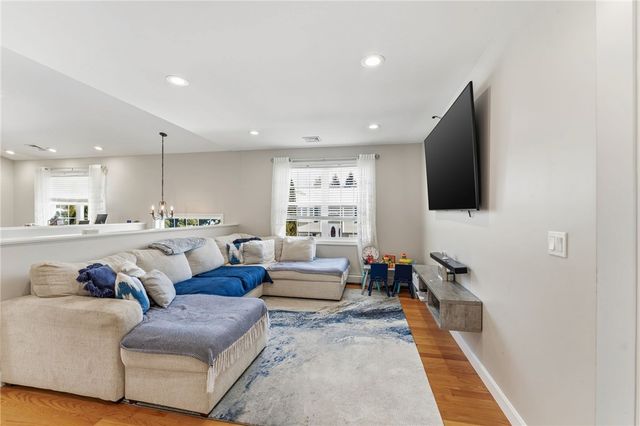 18 Anama Avenue, East Providence, RI 02916