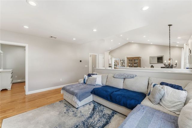 18 Anama Avenue, East Providence, RI 02916