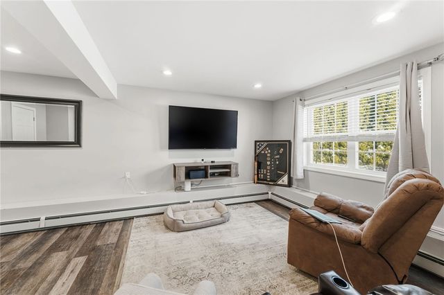 18 Anama Avenue, East Providence, RI 02916