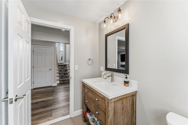 18 Anama Avenue, East Providence, RI 02916