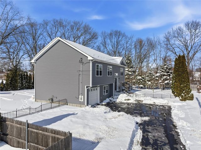 18 Anama Avenue, East Providence, RI 02916