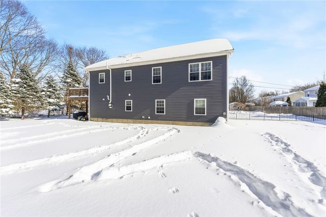 18 Anama Avenue, East Providence, RI 02916