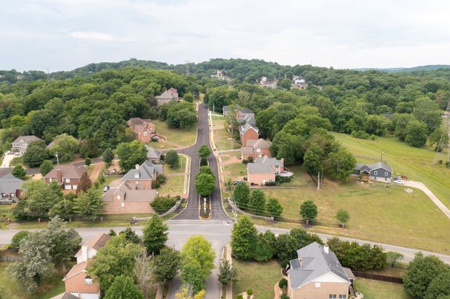 108 Country Hills Dr, Hendersonville, TN 37075