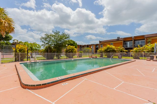 9459 SW 76th Street R8, Miami, FL 33173