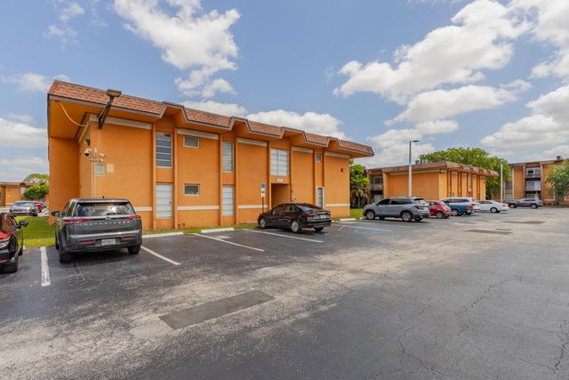 9459 SW 76th Street R8, Miami, FL 33173