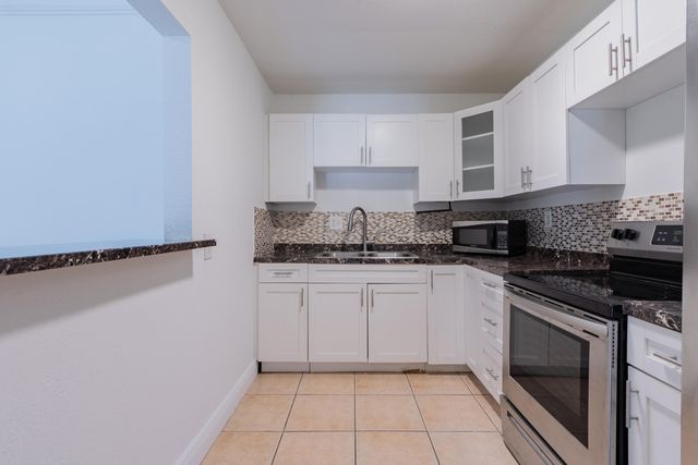 9459 SW 76th Street R8, Miami, FL 33173
