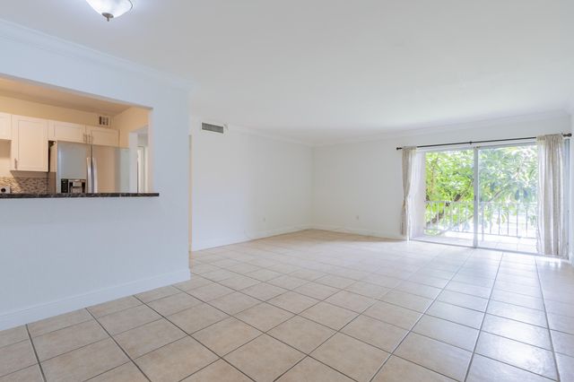 9459 SW 76th Street R8, Miami, FL 33173