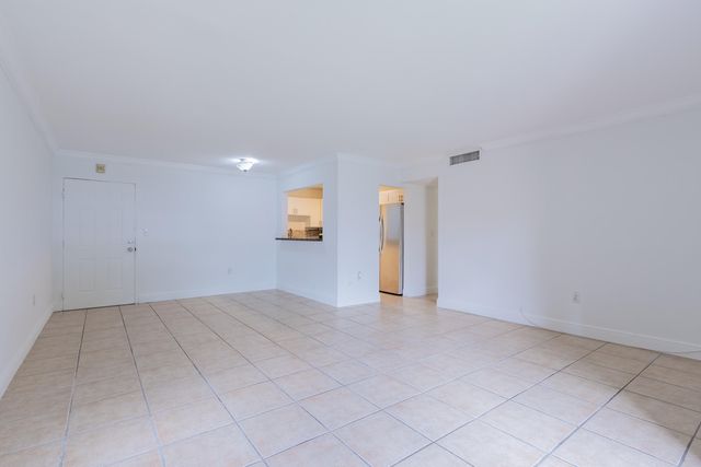 9459 SW 76th Street R8, Miami, FL 33173