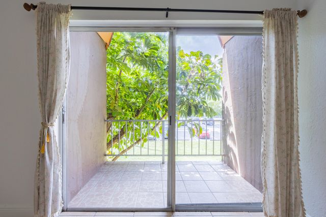 9459 SW 76th Street R8, Miami, FL 33173