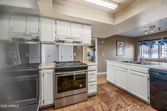 2020 W UNION HILLS Drive 211, Phoenix, AZ 85027