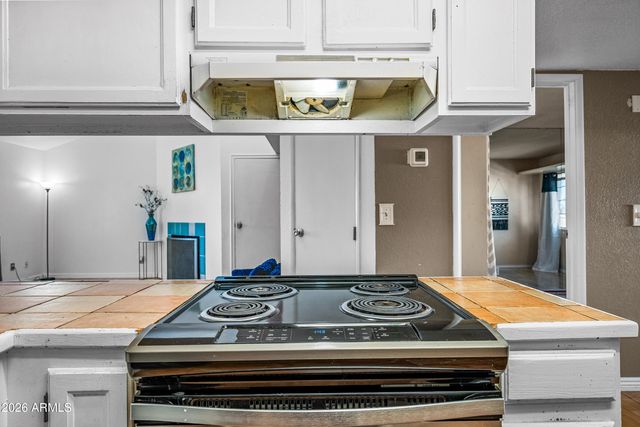 2020 W UNION HILLS Drive 211, Phoenix, AZ 85027