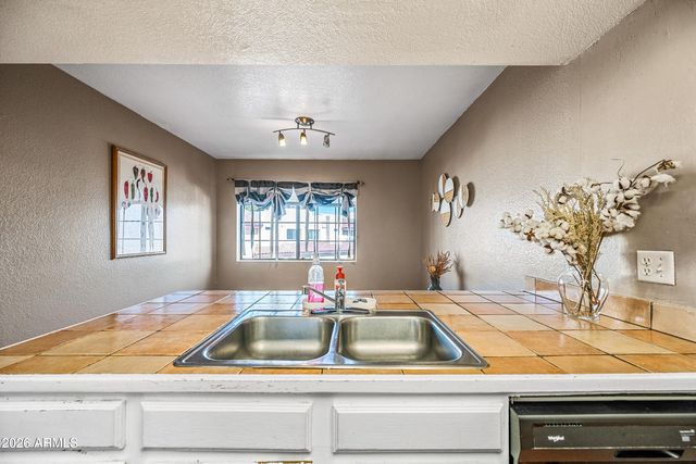 2020 W UNION HILLS Drive 211, Phoenix, AZ 85027